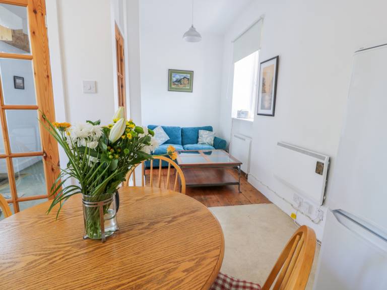 Child-friendly cottage with patio & yard | Pets allowed — photo 4