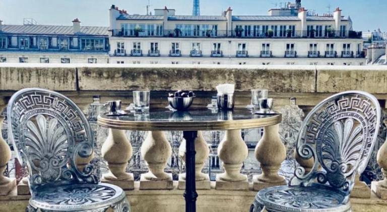 BALCONY- AVENUE -CHAMPS ELYSEEs in Courbevoie