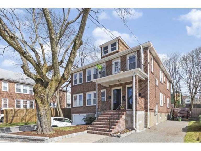 Apartment with garden in Cambridge, MA
