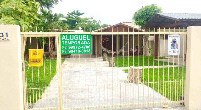 Vacation home with garden & grill in Florianópolis