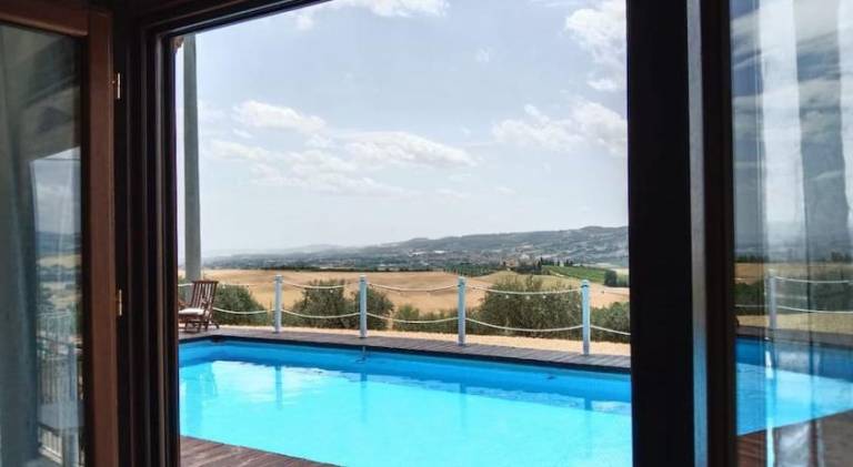 House with pool — photo 3
