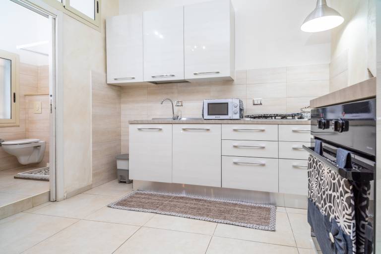 Fully equipped studio with fast internet | Next to Monastery of San Nicolò l'Arena | City view | Suitable for remote work | Dogs allowed — photo 3