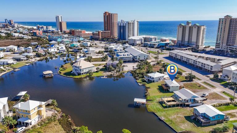 Unwind: Lagoon-front living with easy beach access! in Al
