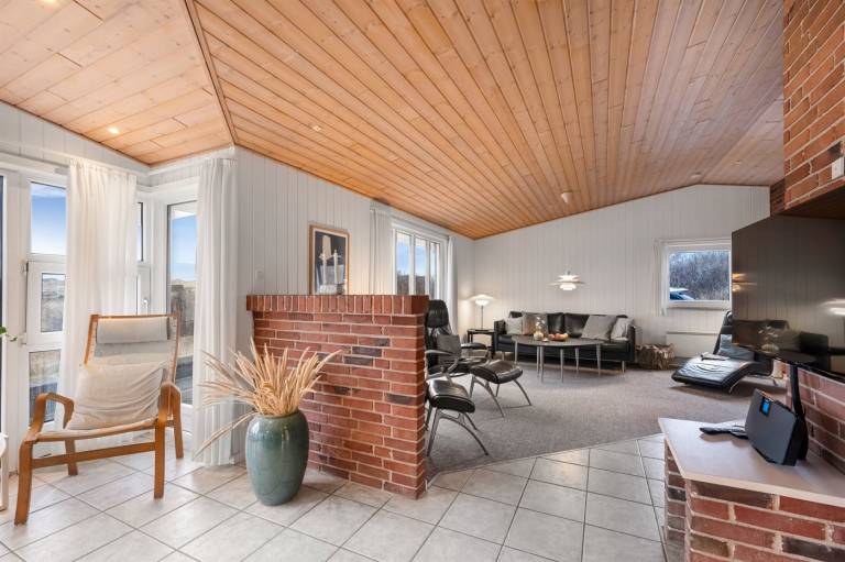 House with jacuzzi, patio & sauna | Water view — photo 4