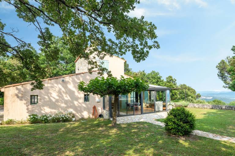 Villa with grill, terrace & yard — photo 2