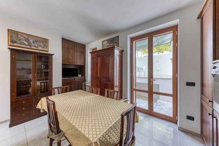 Holiday apartment with patio | City view — photo 4