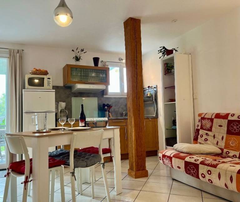 Holiday apartment with garden, patio & BBQ | Garden view — photo 2