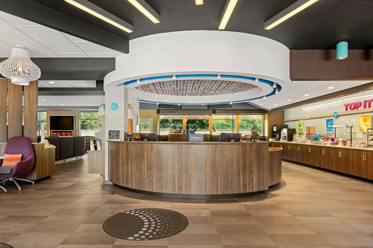 Tru by Hilton Asheville Blue Ridge Parkway — photo 3