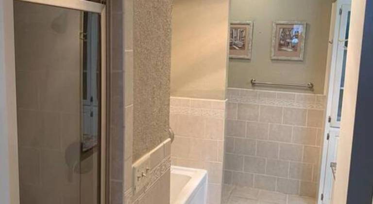 Apartment with hot tub — photo 3