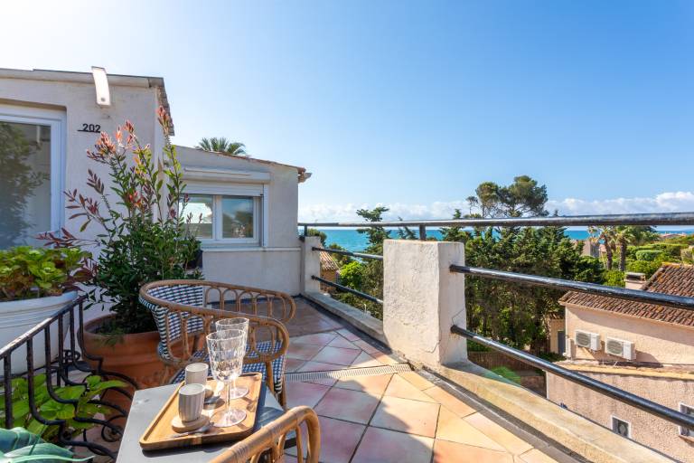 Villa 'L'escale Au Soleil' with Sea View, Wi-Fi and Air Conditioning — photo 2