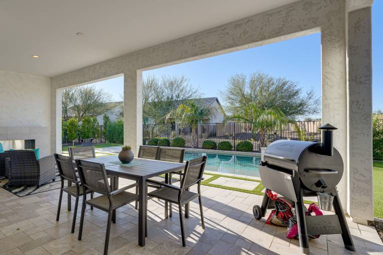 Hot Tub & Community Perks! Sleek Goodyear Retreat — photo 2
