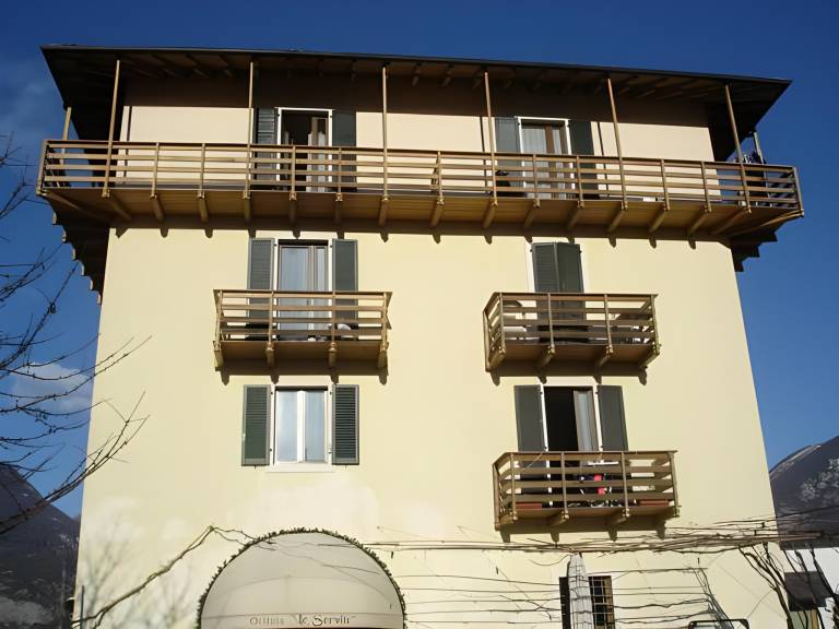 Serviced apartment with garden & patio in Arco