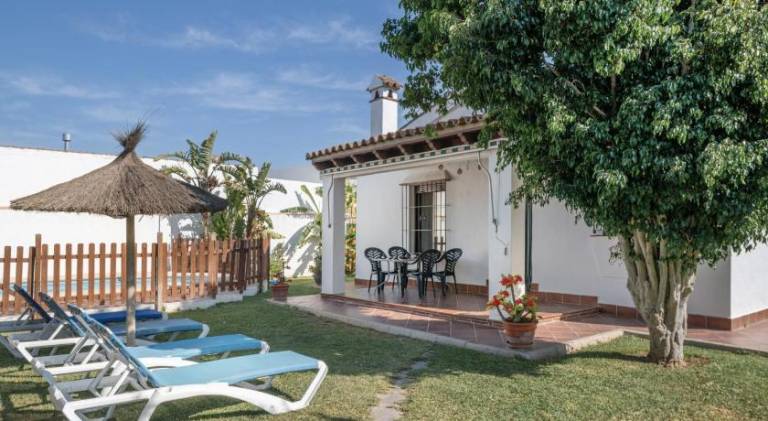 House with barbeque, private pool & yard — photo 4