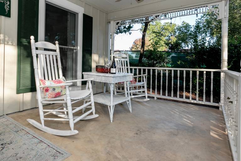 Creek Street Cottage 2 Blocks from Main Pet-friendly — photo 2