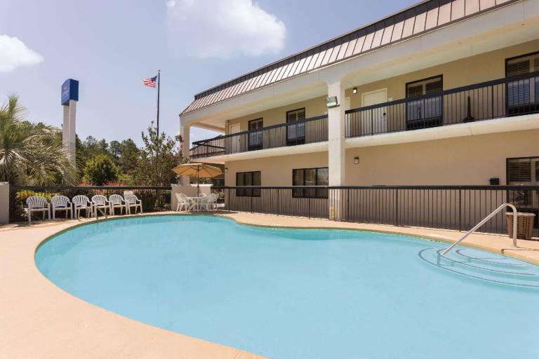 Baymont by Wyndham Orangeburg North — photo 3