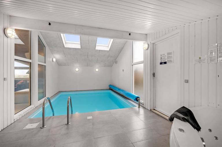 House with jacuzzi, sauna & private pool — photo 5