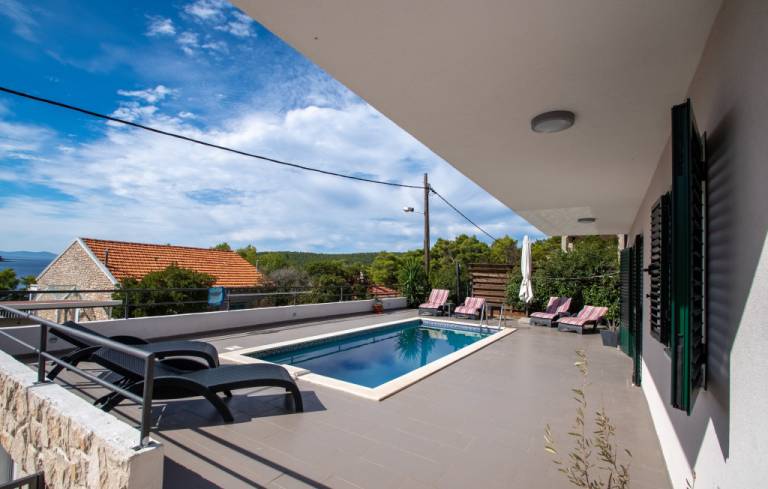 Villa with BBQ, yard & patio | Dogs allowed — photo 2