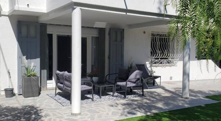 Apartment with yard & terrace in Fréjus