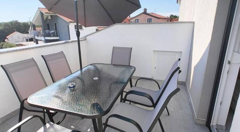Apartments Ivana with the pool — photo 4