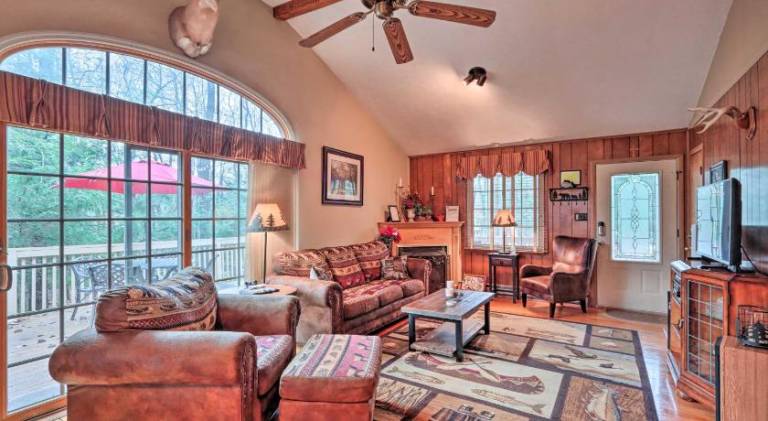 Vacation home with 3 rooms for 8 persons in Lake Harmony, PA