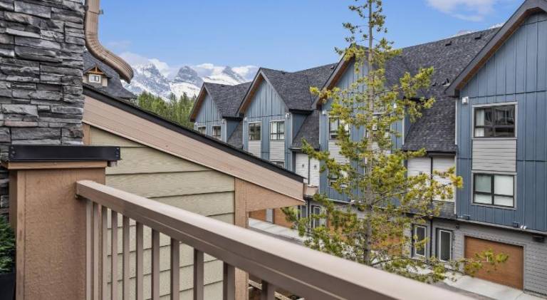 Peaks n' Patio - 3 Bedrooms, Pet Friendly, Gym, Outdoor Hot Tub — photo 3