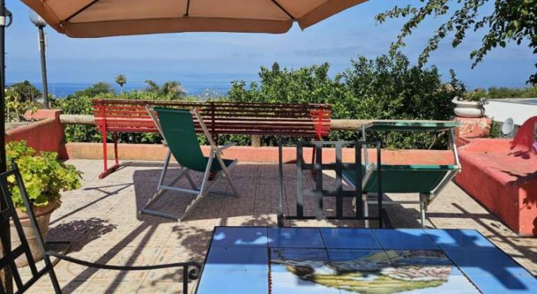 House with terrace, yard & barbeque | Pet-friendly in Ischia