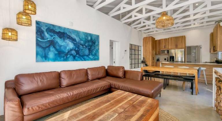Vacation home with pool | Near District Six Museum — photo 2