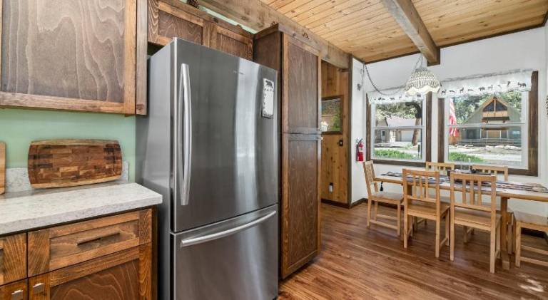 Little Bear Cottage - Cozy, quaint cabin with a great fireplace and so many fun board games! — photo 5