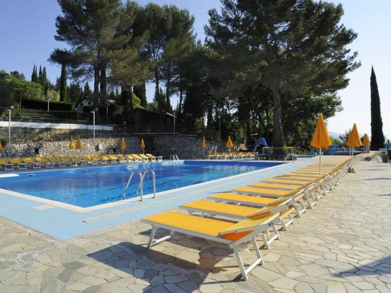 Bungalow with pool & terrace | Pets are welcome — photo 2