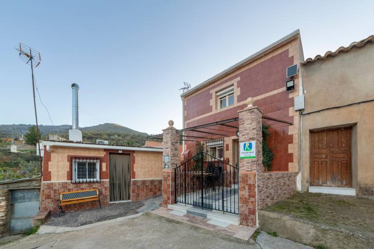 House with yard, pool & terrace | Mountain view — photo 2