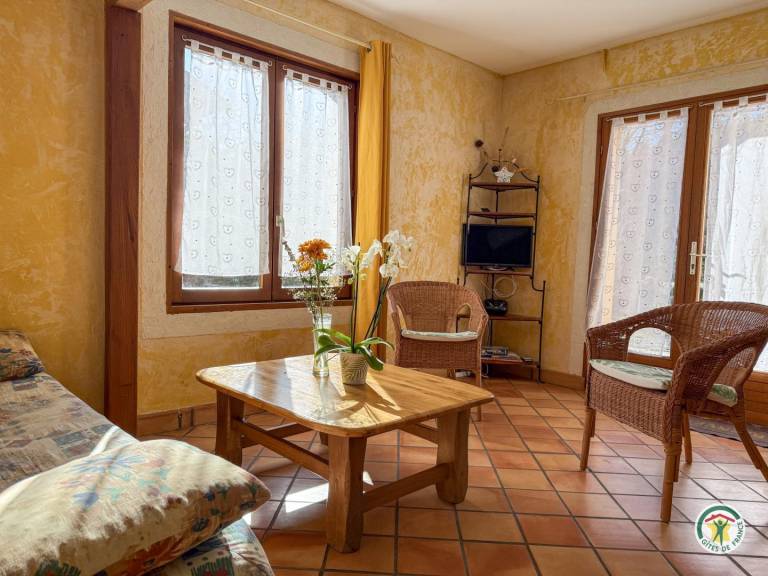 Gite with yard, patio & barbecue — photo 4
