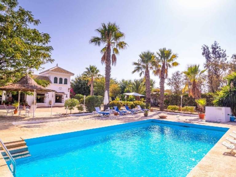 Fully equipped beautiful vacation home with yard, BBQ & terrace | Nature view | Dogs allowed — photo 2