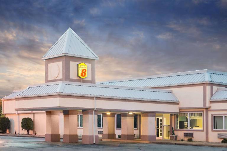Super 8 By Wyndham Williamsburg in Williamsburg, KY