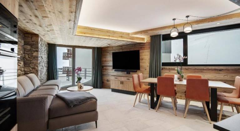 Serviced apartment with sauna, jacuzzi & patio — photo 3
