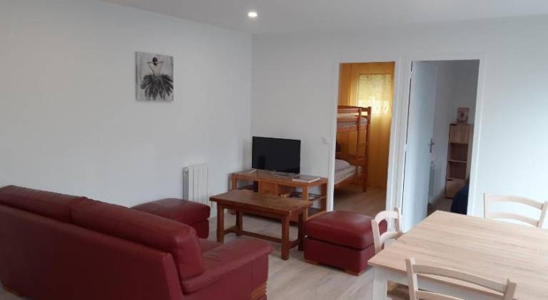 Fully equipped house with terrace, yard & grill | Pets are welcome — photo 2