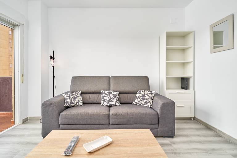 Fully equipped holiday apartment with fast internet, pool & yard | City view | Close to the beach | Dogs allowed — photo 4