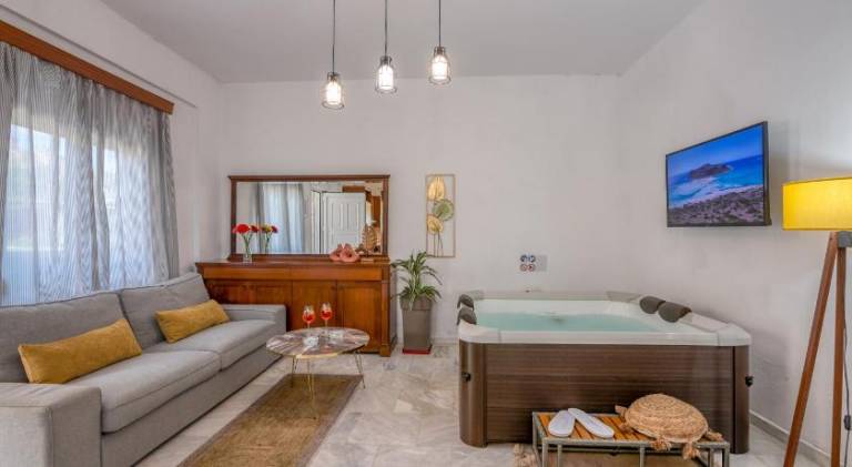 Fully equipped charming vacation home with grill, garden & jacuzzi | Good for workation | Pets are welcome in Kissamos