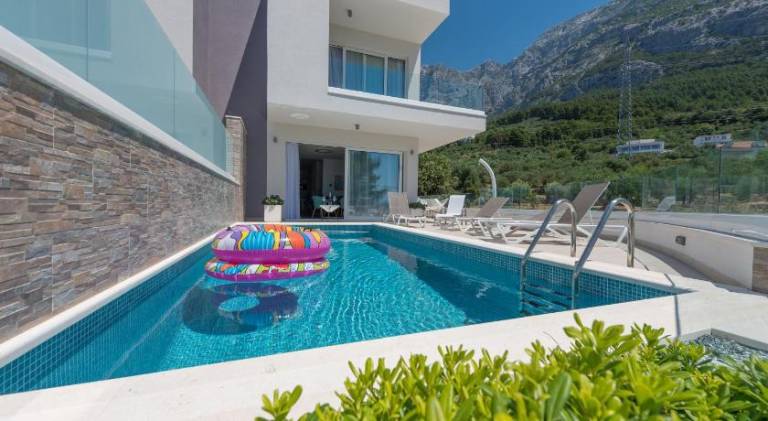 Villa with pool in Tucepi