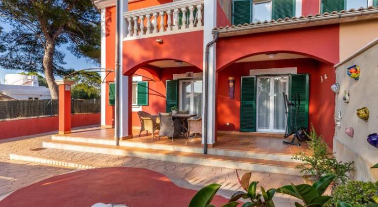 Ample vacation home with patio & pool | Suitable for remote work | Pets allowed — photo 4