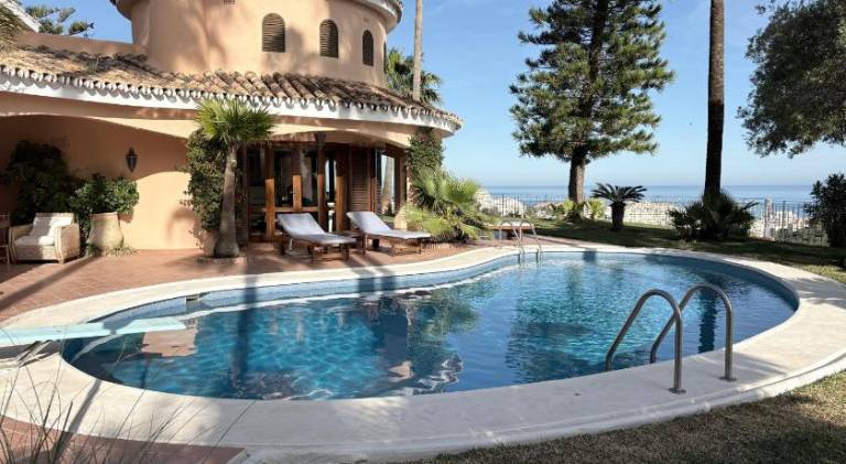 Fully equipped villa with grill, private pool & patio | Pets are welcome — photo 3