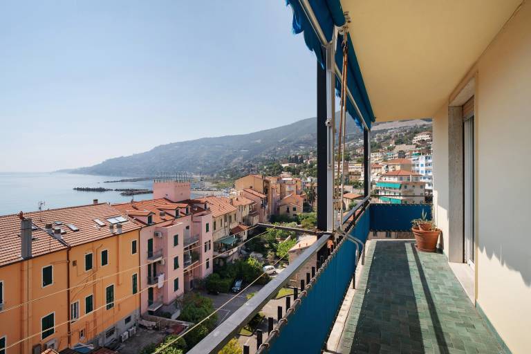 Holiday Apartment 'Margherita' with Sea View, Balcony & Wi-Fi — photo 2