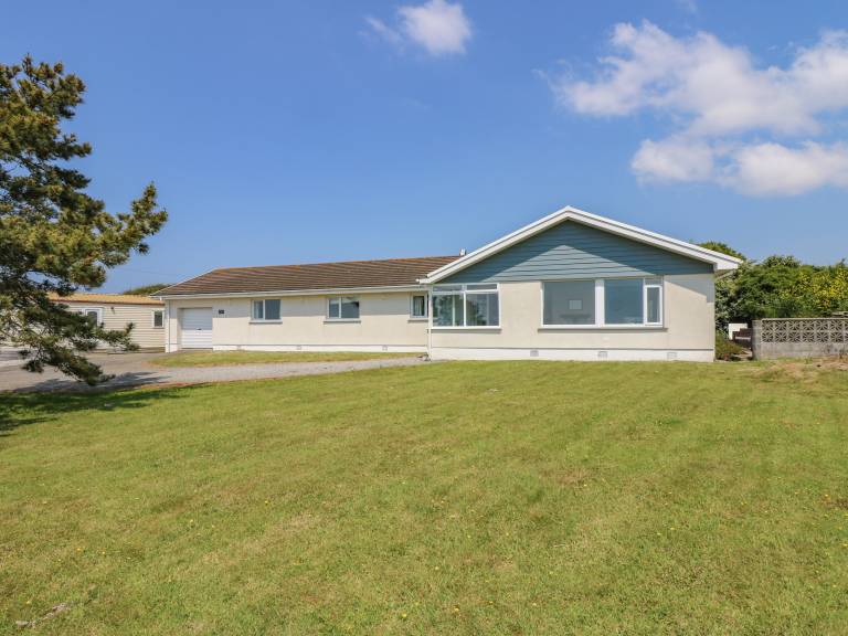 Children-friendly cottage with grill & garden | Beach view | Next to the beach | Pets allowed — photo 3