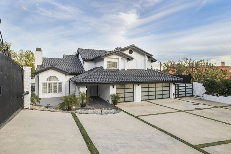 House  Woodland Hills