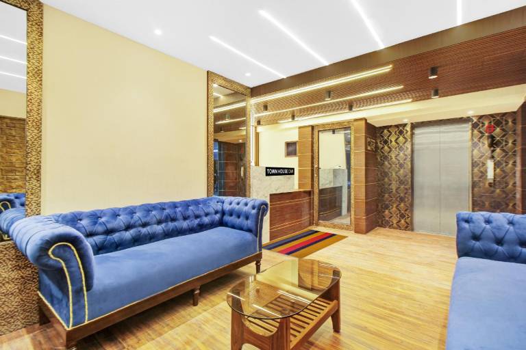 Super Townhouse Oak Hotel Lake View Royal Near Science City — photo 2