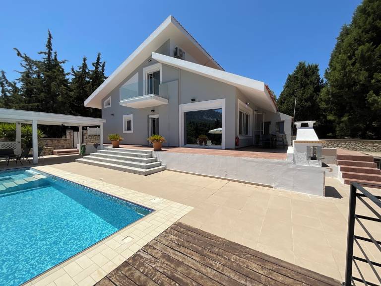 Villa Petaloudes
