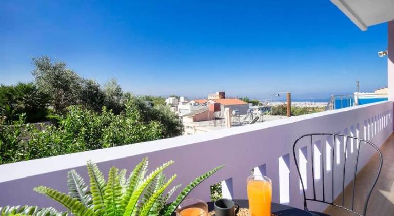 Apartment with terrace | Pets are welcome in Chania