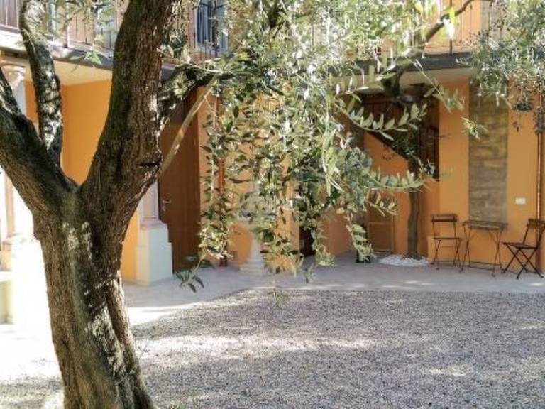 Holiday apartment with barbeque, yard & patio — photo 5
