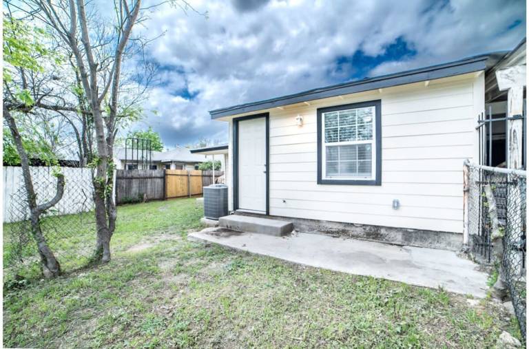 Fascinating 2BR 1BA Near Festive DT and Riverwalk