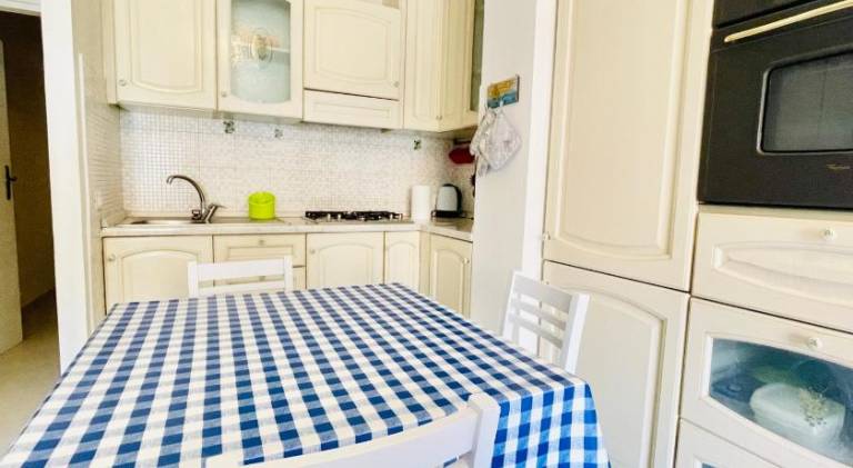 Rental apartment with patio — photo 4