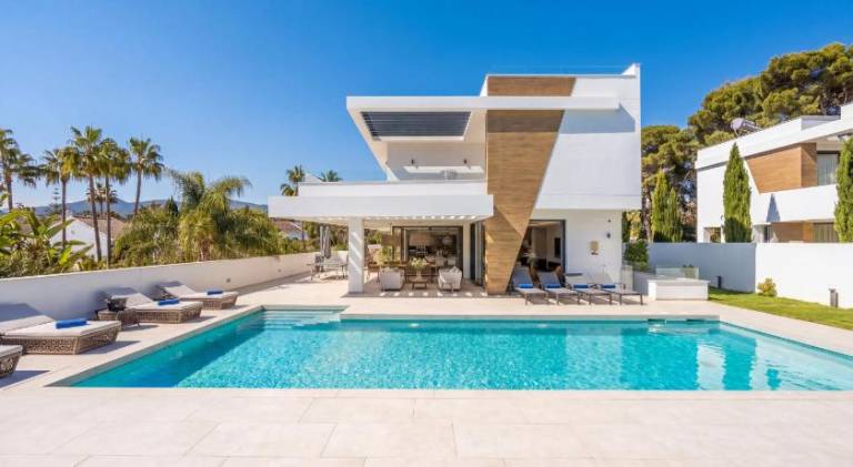 Villa with hot tub & pool in Marbella